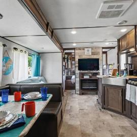 Your Glamping Escape Awaits 5 miles from the Beach