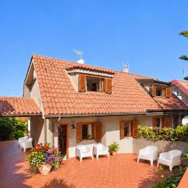 Awesome Home In Gizzeria