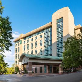 Embassy Suites by Hilton at Hot Springs Convention Center、ホット・スプリングスのホテル