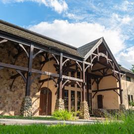 山あいの静かなログハウス Quiet Mountain Log House with Indoor Hot Spring Bath