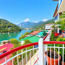 The Lake View Grand Nainital - Luxury Himalayan Hotel with Spacious Rooms, Beautiful Lake Views, Modern Amenities & Relaxing Stay Near Mall Road, hotel a Nainital