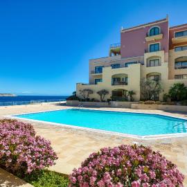 Seaview Family Apartment with Pool Near Mellieħa Bay