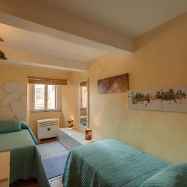Sistina Apartment Steps from Trevi Fountain