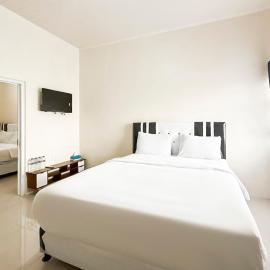 Saung Katineung Guesthouse Mitra RedDoorz, מלון בPanundaan
