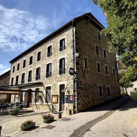 Logis Hôtel Auberge de l'Allagnonette, hotell i Saint-Poncy