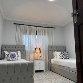 Duncan Twin Room Convenient Direct Trains to CBD - Shared Bathrooms and Amenities
