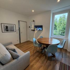 Caldé modern lake apartment, hotel a Castelveccana