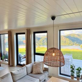 Holiday Home With Panoramic Seaview, hotel in Farsund