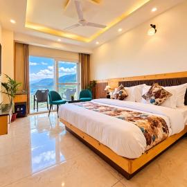 The Pine Woods - A Four Star Luxury Resort In Mussoorie near Zipline، فندق في موسوري