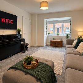 New! Large 3 Bedroom Home with 3 Bathrooms in Royal Tunbridge Wells by Rockman Residences, hotel v destinaci Crowborough