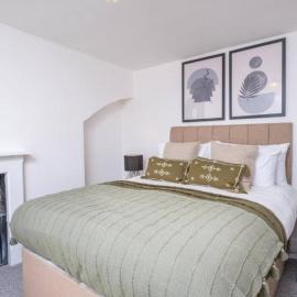 Central Stroud 3-Bedroom Flat with Fast WiFi