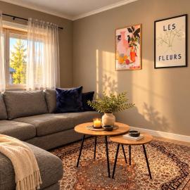 Centrally located, 3 bedrooms, garden, parking and fast WiFi، فندق في Raufoss
