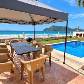 Casa Latinna a pie de playa