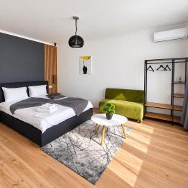 Neva Apartments & Rooms