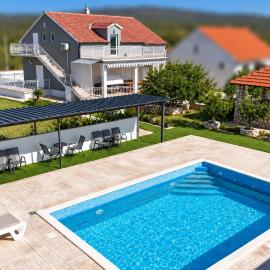 House Villa Zvonko Near NP Krka, hotel din Sedramić