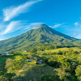 Villas Jawara ! Un Volcán en su Jardín !