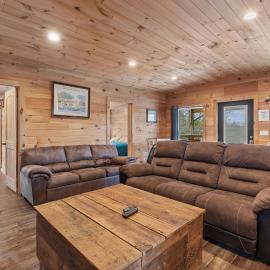 Barndominium at Paradise Pointe, hotel v mestu Bryant