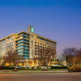 Embassy Suites by Hilton Hampton Convention Center: Hampton'da bir otel