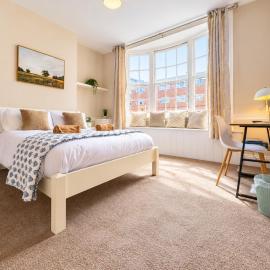 WorkStay Queen Street Contractor & Work Stays, hotelli kohteessa Portsmouth
