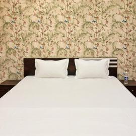 Spacious Room in Viman Nagar for Groups & Family