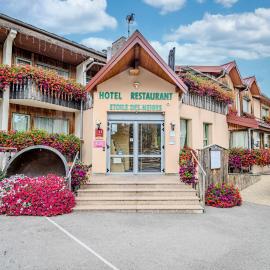 Hôtel Restaurant Etoile des Neiges Piscine Jacuzzi Sauna Massage Salle de Jeux, hotel a Métabief