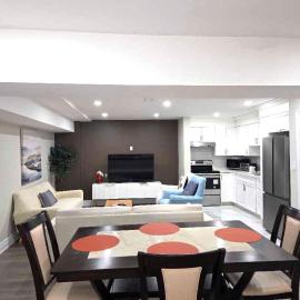 Kempsford Retreat - 2BR Near Pearson Sleeps 4