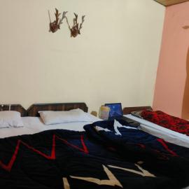 Ramola Home Stay, hotel en Phata