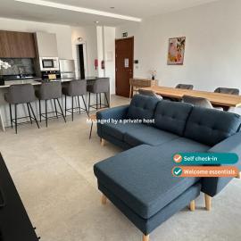 Rural Retreat - Bright Apartment With Large Terrace, מלון בGħargħur