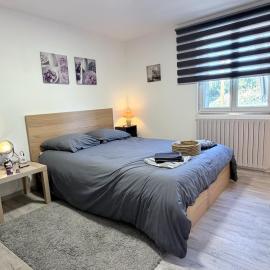 Chambre Violette meublée tout inclus dans Maison partagée - Proche Hôpital Fleyriat - Bourg en Bresse, hotel u gradu Viriat