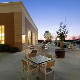 Embassy Suites Northwest Arkansas - Hotel, Spa & Convention Center, hótel í Rogers