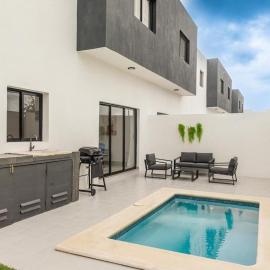 Luxury 3BR Villa, Private Pool & BBQ