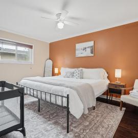 Family & Work-Friendly 3BD w Fire Pit - U of I 1M