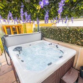 The Bay Cottage Hot Tub & Sauna Morecambe Bay