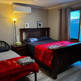 Family Ensuite - walk to the big shopping mall, hotelli kohteessa Tarneit