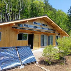 MoMo's Inn - Ecommodation 百のやど, hotel en Aone