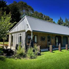 Greenwood Bungalow - Stylish Retreat, hotel in Otaki