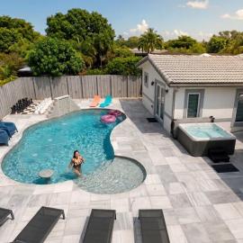 Modern Home - Pool BBQ Jacuzzi Pool table, hotel en Hialeah