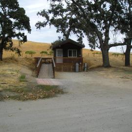 San Benito Camping Resort One-Bedroom Cabin 9, hotel in Paicines