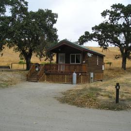 San Benito Camping Resort One-Bedroom Cabin 3, hotel in Paicines