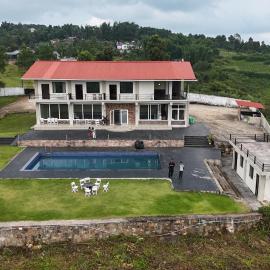 Lavees Pool