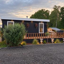 Charming Private Chalet in Nature, hotel in Anloo