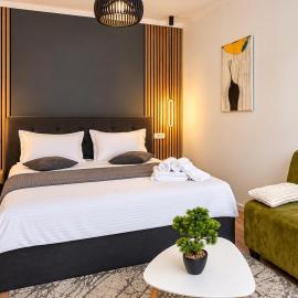 Neva Apartments & Rooms