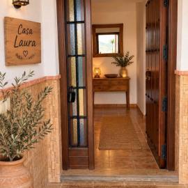 CASA LAURA, hotel a Iznájar