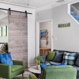 King Bed Retreat w Hot Tub, hotel sa Pittsburgh