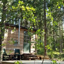 Tiny house Lugnet - forest and microfarm stay, hotel en Säffle