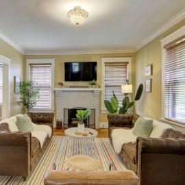 Beautiful Bungalow Stones throw from Cooper Young