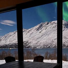 LyNora Lodge - Private Fjord Villa with Sauna & Jacuzzi, хотел в Indre Ravelseidet