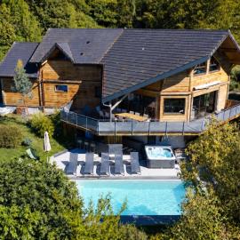Villa with pool, 5 minutes from the lake