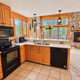 Viesnīca 3BR Townhome Ski In Ski Out Pool Hot Tub pilsētā Latsena