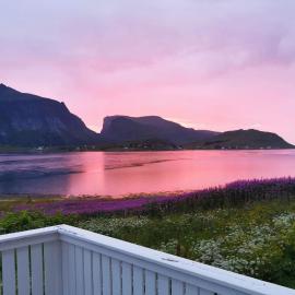Authentic 1880 Nordlandshus - Private Tidal & Mountain View, hotell i Krystad